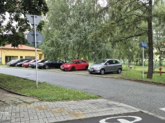 Postoje TAXI w Rzeszowie. Puste, bezużyteczne lub zajmujące chodniki?