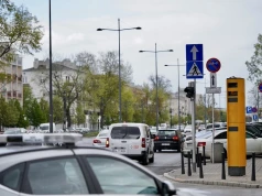 Fotoradar zrobił zdjęcie, ale twarz jest niewidoczna. Co wtedy powinien zrobić kierowca?