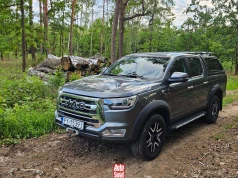 Złośliwi mówią, że to Ranger z Temu. Tak jeździ JAC T8 Pro, czyli pickup za stówkę