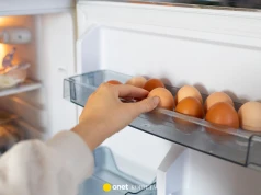 Jak prawidłowo przechowywać jajka w lodówce? Unikaj tego błędu