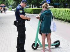 5000 zł kary za jazdę hulajnogą lub rowerem. Absolutny zakaz do końca września