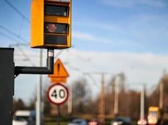 Fotoradar nie widzi tak daleko, jak myśli wielu kierowców. Oto jego rzeczywisty zasięg