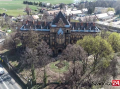 Zabytkowy szpital ponownie wystawiony na sprzedaż. Cena? Ponad 3,2 mln złotych