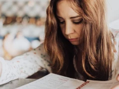 Polacy mają poważny problem z czytaniem. Winna nie jest tylko szkoła, ale również nawyki dorosłych