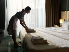 Branża hotelarska i gastronomiczna hamuje inwestycje mimo sezonu
