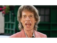 83-letni Mick Jagger to sceniczne ZWIERZĘ. Tak sobie pomaga za kulisami