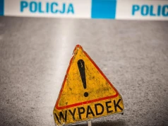 Tragiczny wypadek na Podkarpaciu. 25-letni kierowca BMW zginął po uderzeniu w betonowe ogrodzenie