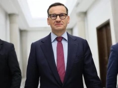 "Festiwal politycznego błota". Morawiecki przerywa milczenie po atakach ze strony PiS