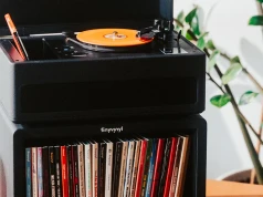 Ten gramofon odtwarza tylko maleńkie płyty. Format ma już milion wytłoczonych krążków
