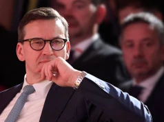 PiS wylewa na niego najgorsze pomyje. Morawieckiemu do riposty wystarczyły 4 zdania