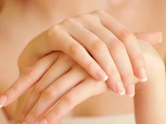 Ten manicure zdobywa salony. Naturalny efekt bez grubej warstwy