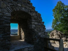Średniowieczna warownia nad Sanem odzyskała blask. Wiemy, jakie sekrety odkryli tu archeolodzy