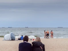 Turyści uciekają znad zimnego Bałtyku. Prawie 100 kilometrów, żeby się nie nudzić