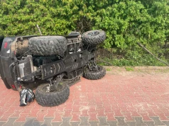 Groźny wypadek na Mazowszu. Quad uderzył w ogrodzenie