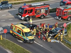 Poważny wypadek na łączniku autostradowym. Na miejsce wezwano śmigłowiec LPR