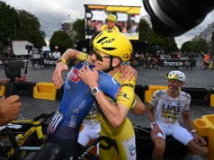 Tadej Pogacar pisze historię. Piąty triumf w Tour de France