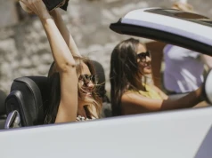 Auto z wypożyczalni na wakacjach – na co uważać przy odbiorze?