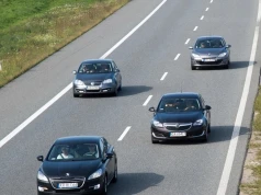 Wyprzedzanie prawym pasem na autostradzie. Przepisy mówią o tym wprost