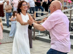 Roztańczony Rynek w Ostrowcu. Mnóstwo osób bawiło się na potańcówce
