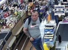 Sosnowiec: Znalazł portfel w sklepie i zabrał go ze sobą. Policja szuka tego mężczyzny