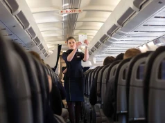 Zarobki stewardessy to nie tylko pensja. Tyle można zarobić w tym zawodzie