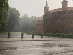 Alert na początek tygodnia. Meteorolodzy ostrzegają przed burzami, a później fala upałów
