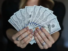 Dolar po 3,78 zł, ropa tanieje w oczach. Rynek naiwny jak dziecko