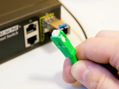 Dlaczego rodzaj światłowodu ma znaczenie? Różnice między FTTH i FTTB w praktyce