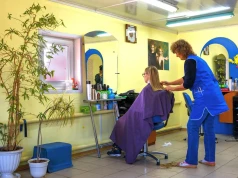 Nowy trend fryzjerski to idealne rozwiązanie dla introwertyków. "Brzmi jak marzenie"
