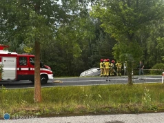 Czołowe zderzenie na DW835. Dwie osoby trafiły do szpitala, kierowcę BMW uwolnili strażacy
