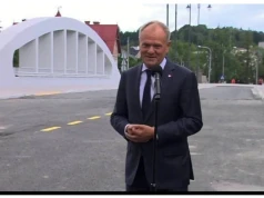 Most sukcesu czy most propagandy?
