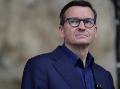 Morawiecki zapowiada rezygnację z funkcji szefa EKR. "Warto zachować się honorowo"