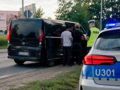 Bus pękał w szwach. Obywatel Indii wiózł o 4 osoby za dużo – stracił prawo jazdy