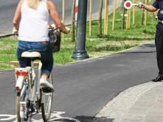 Mandat za jazdę rowerem to nawet 2,5 tys. zł. Ten szczegół decyduje o wysokości kary
