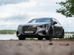 Pierwsza jazda: elektryczny Mercedes-Benz Klasy C - wstęp do znanego świata