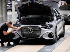 Węgry tanią montownią Mercedesa. Niemcy ograniczają produkcję u siebie