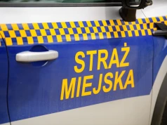 Uciekał strażnikom miejskim na hulajnodze. Okazało się, że był poszukiwany
