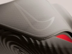 Nike zamieniło zwykłe klapki w gadżet do regeneracji. Cena skutecznie stawia na nogi