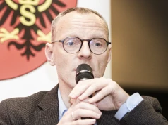 Po prezydenckim wecie pojechali do Niemiec. Dyrektor Teatru im. Stefana Jaracza poślubił partnera