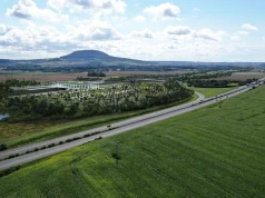 Superszybkim pociągiem na Zachód. W Czechach toczy się gra o cenę tunelu, w Polsce o trzy trasy