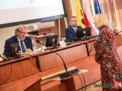 Przewrót w radzie jednak legalny? Wojewoda nie unieważni kluczowych uchwał, Lewandowski idzie do sądu
