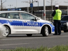 Telefon w uchwycie nie zawsze chroni przed mandatem. Ważny jest jeden szczegół