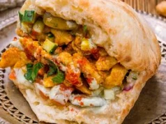 Zapomnij o fast foodzie. Domowa pita gyros smakuje o wiele lepiej