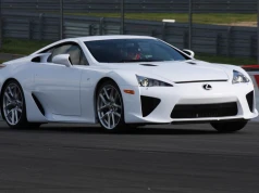 Lexus LFA na kultowej trasie 1000 Miglia. V10 wśród włoskich klasyków, to nie przypadek