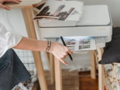 Kupił drukarkę w x-kom. Kurier FedEx zostawił ją w losowej firmie i odjechał