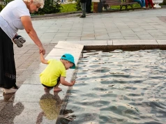 Kobieta nie lubi, gdy odwiedzają ich dziadkowie. "Skręca mnie w środku"