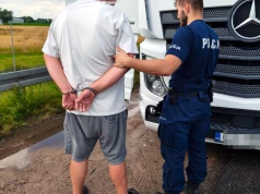 Ponad 2,6 promila alkoholu u kierowcy ciężarówki na drodze ekspresowej S8. 38-letni obywatel Estonii zatrzymany przez policjantów z Radzymina