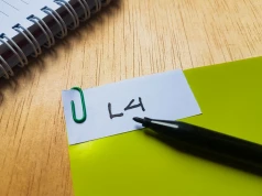 Wakacje na L4 a kontrola ZUS. Czy zdjęcia z Facebooka, Instagrama i TikToka mogą pozbawić zasiłku?