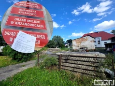 Mieszkańcy mówią "nie" dla hali za Izbą Regionalną w Krzanowicach. Boją się zalewania, hałasu i utraty światła