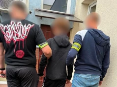 Kopali i niszczyli znaki drogowe